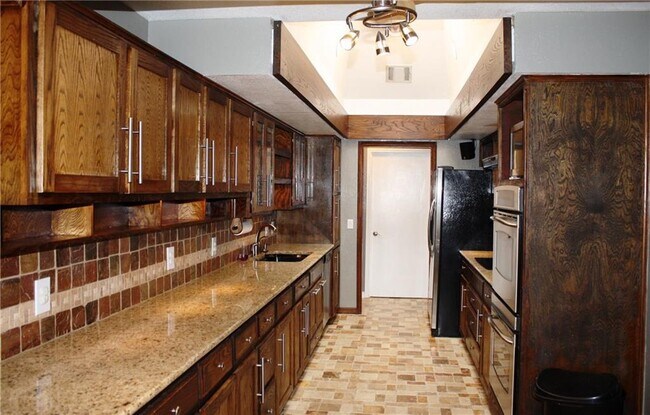 Building Photo - 309 Juniper Dr