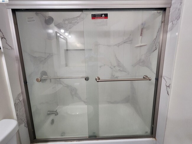 Building Photo - 4985 N Holt Ave