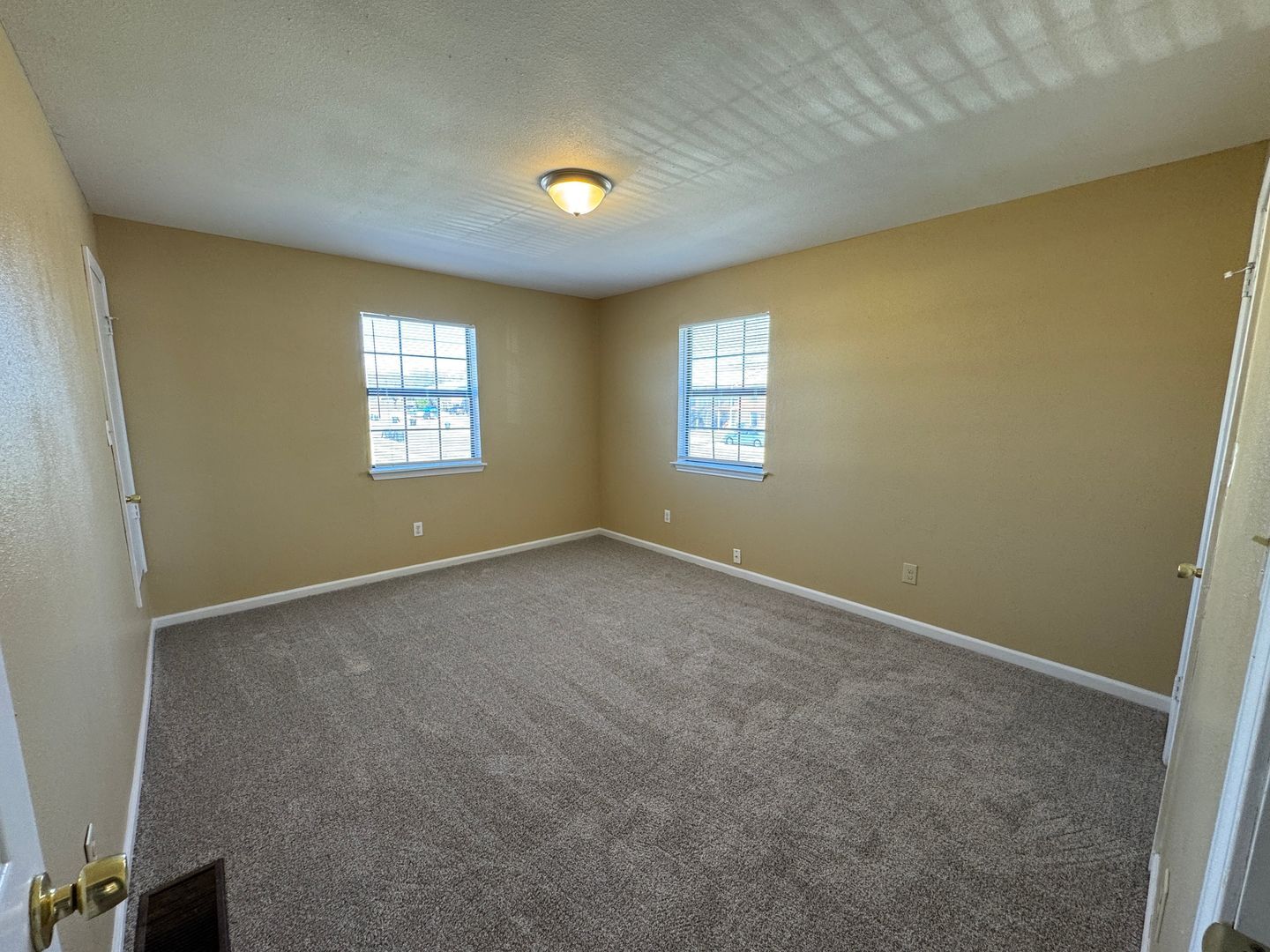 Building Photo - 4808 Rainbow Cir