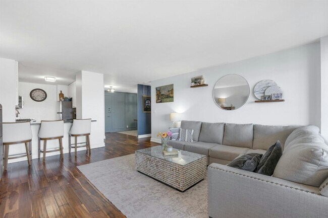 Building Photo - 1203 River Rd