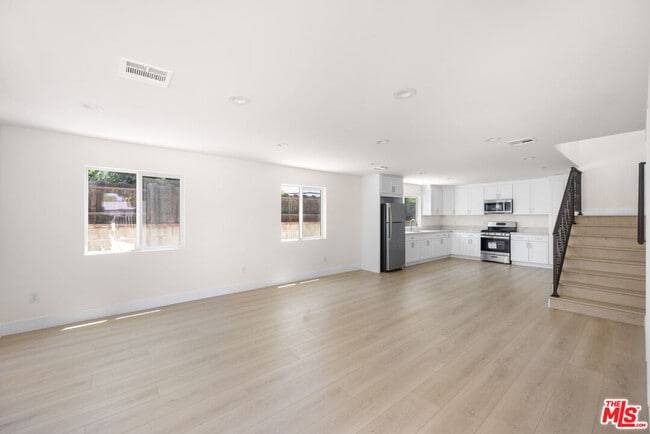 Building Photo - 11140 Gaviota Ave