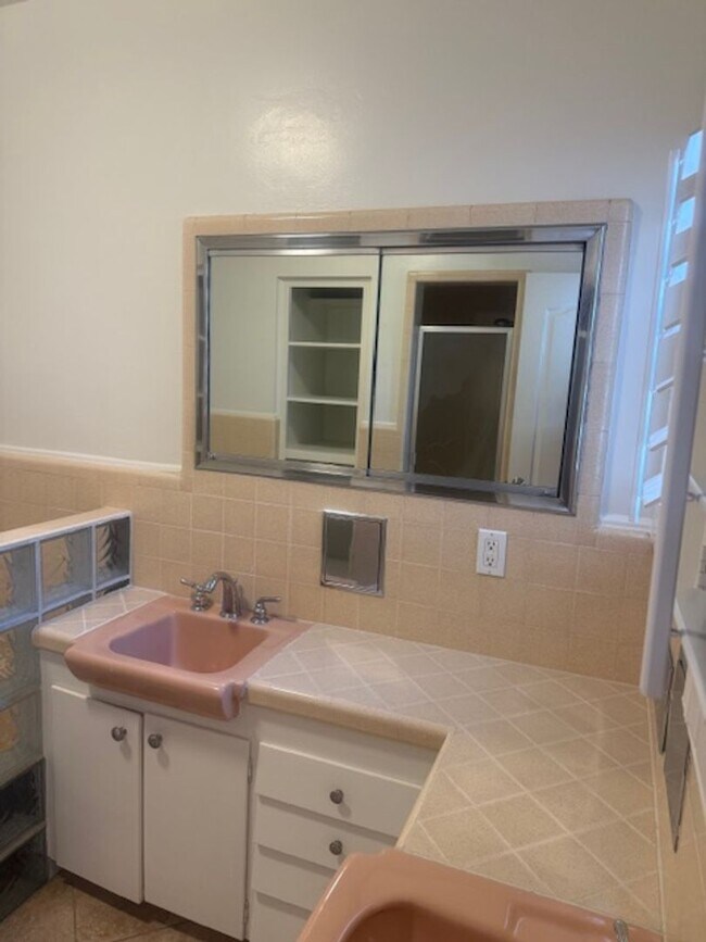 Building Photo - ~ AVAILABLE NOW ~ 3 BEDROOM HOME FOR RENT IN LAKEWOOD VILLAGE!