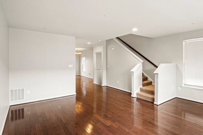 Building Photo - 214 Tanner Ln