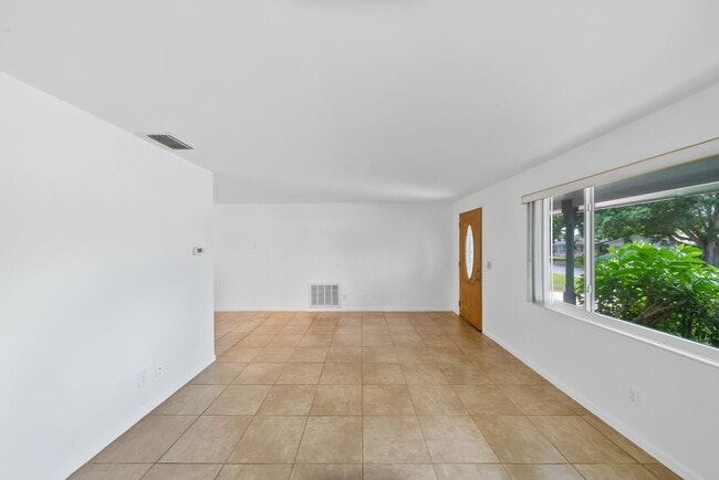 Building Photo - Move In Ready 3/2