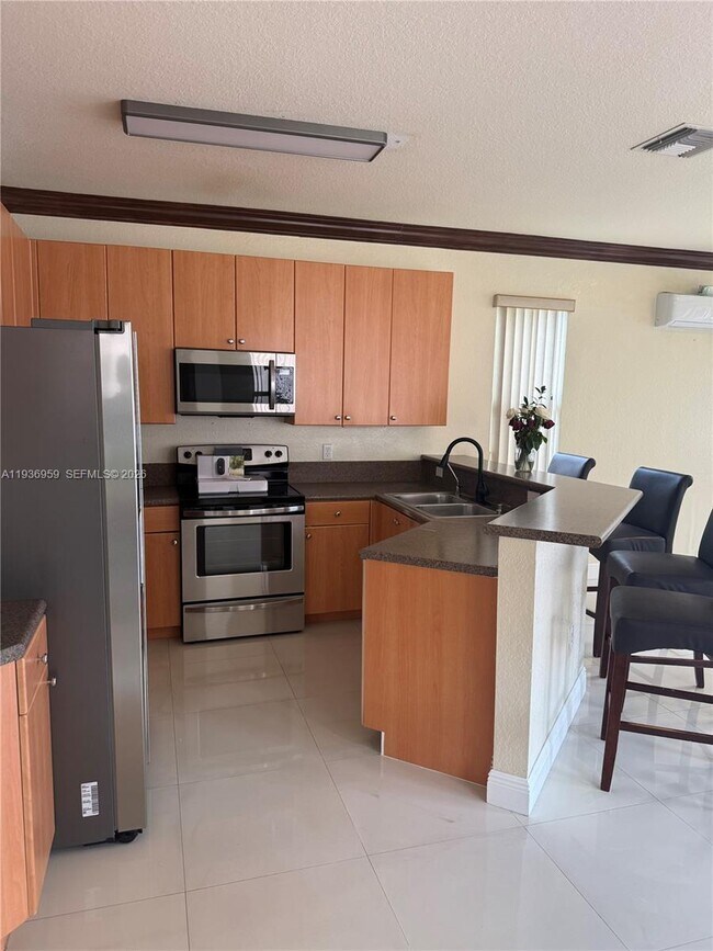 Building Photo - 3951 NE 13th Dr