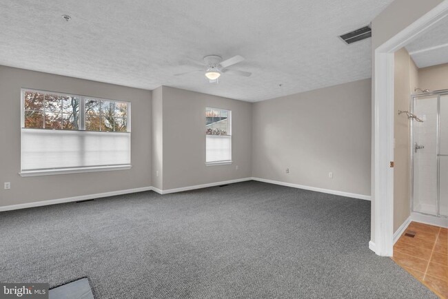 Building Photo - 10 Ironstone Ct