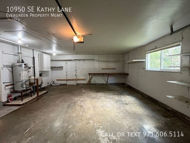 Building Photo - 10950 SE Kathy Ln