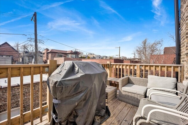 Building Photo - 1728 N Wood St