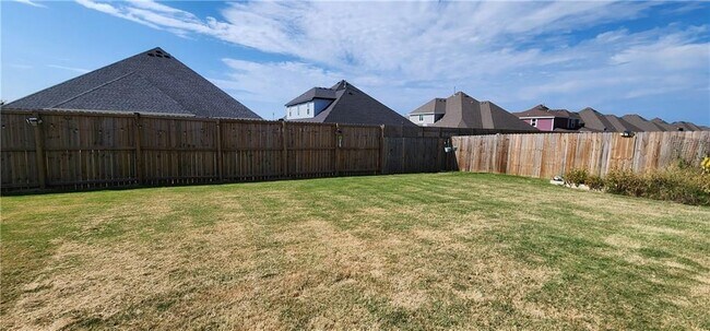 Building Photo - 1001 W Ashmore Landing Loop