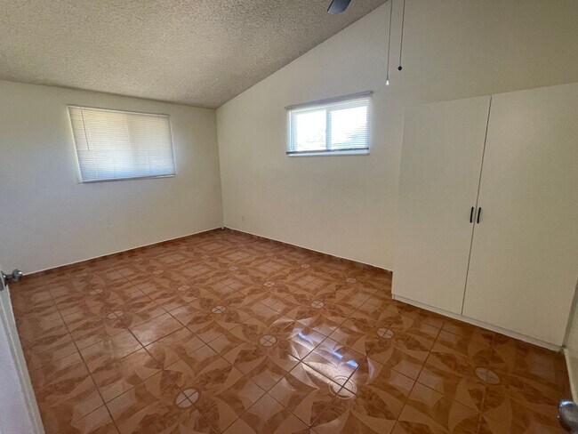 Building Photo - Apple Valley, 3 Bedroom, 2 Bathrooms, 1/2 ...