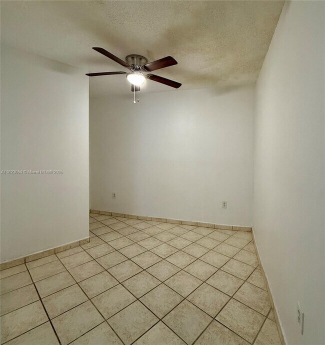 Building Photo - 798 Crandon Blvd