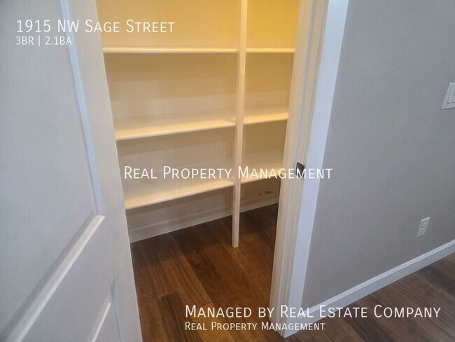 Building Photo - 1915 NW Sage St