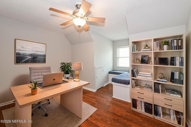 Building Photo - 1077 Kings Rd