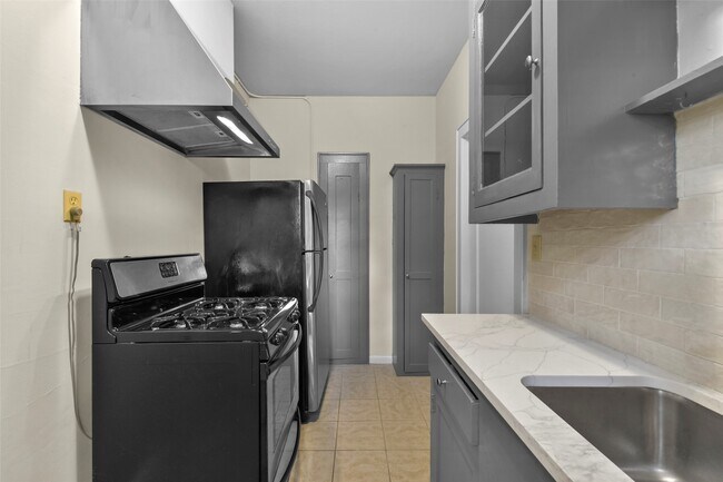 Building Photo - 436 Westmoreland St
