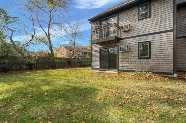 Building Photo - 18 Chapel St