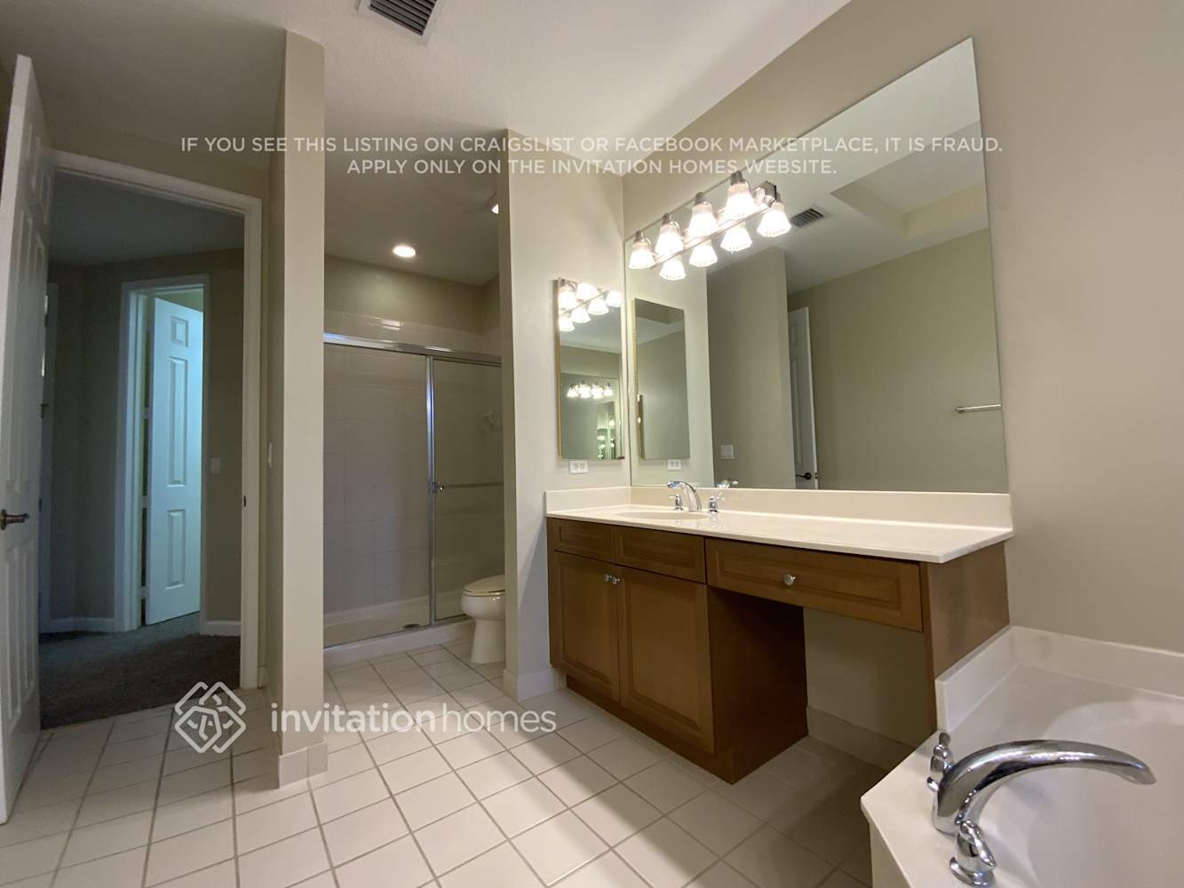 Building Photo - 102 W Prive Cir