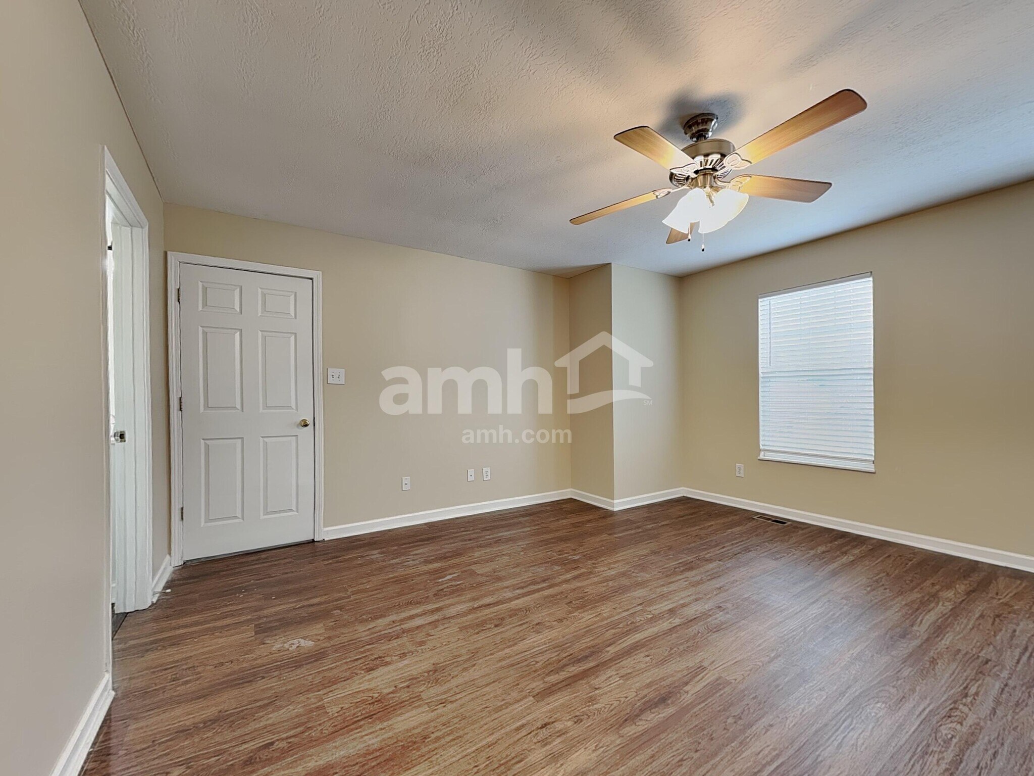 Building Photo - 1405 Randall Park Dr