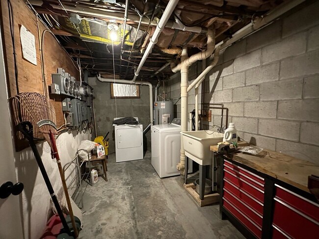 Building Photo - 23-55 Staffordshire Ln