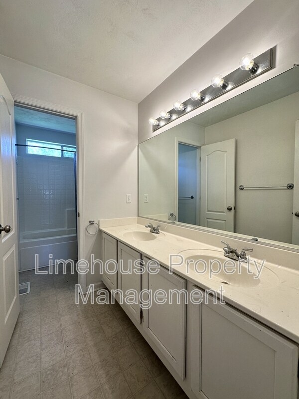 Building Photo - 4412 Valera Ct