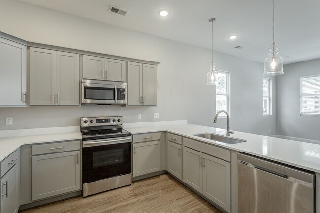 Building Photo - Brand new 3 bedroom 2 bath