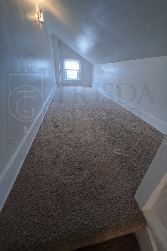 Building Photo - Avail Avail Aug 1st: A GEM in Dormont!  Spacious 3BR Twin Home, Parking, Charm, Walkability, Outd...