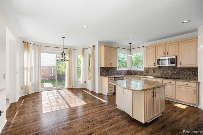 Building Photo - 24084 Westmont Dr