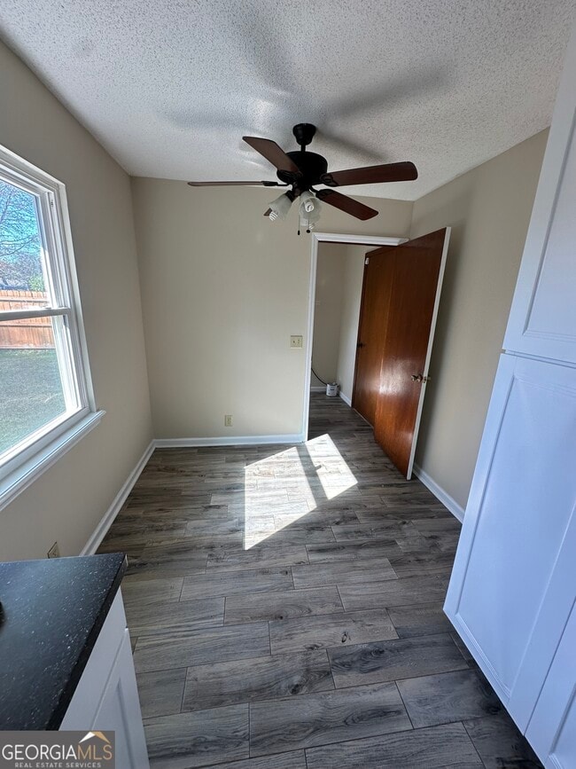 Building Photo - 205 Woodlawn Dr