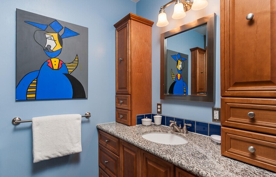 Building Photo - 1907 Robinson Ave