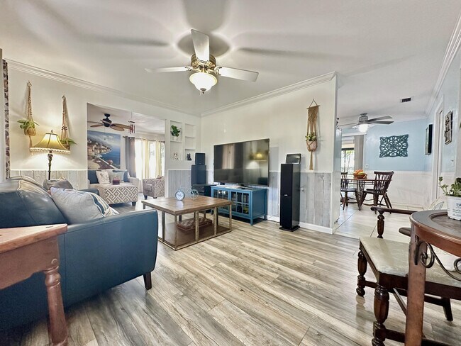 Building Photo - 13619 57th Pl N