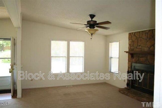 Building Photo - 124 Oak Hill Loop