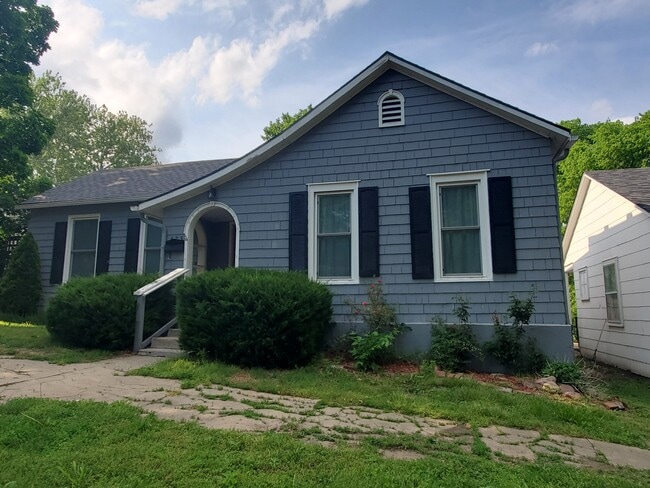 Building Photo - 423 Mound St