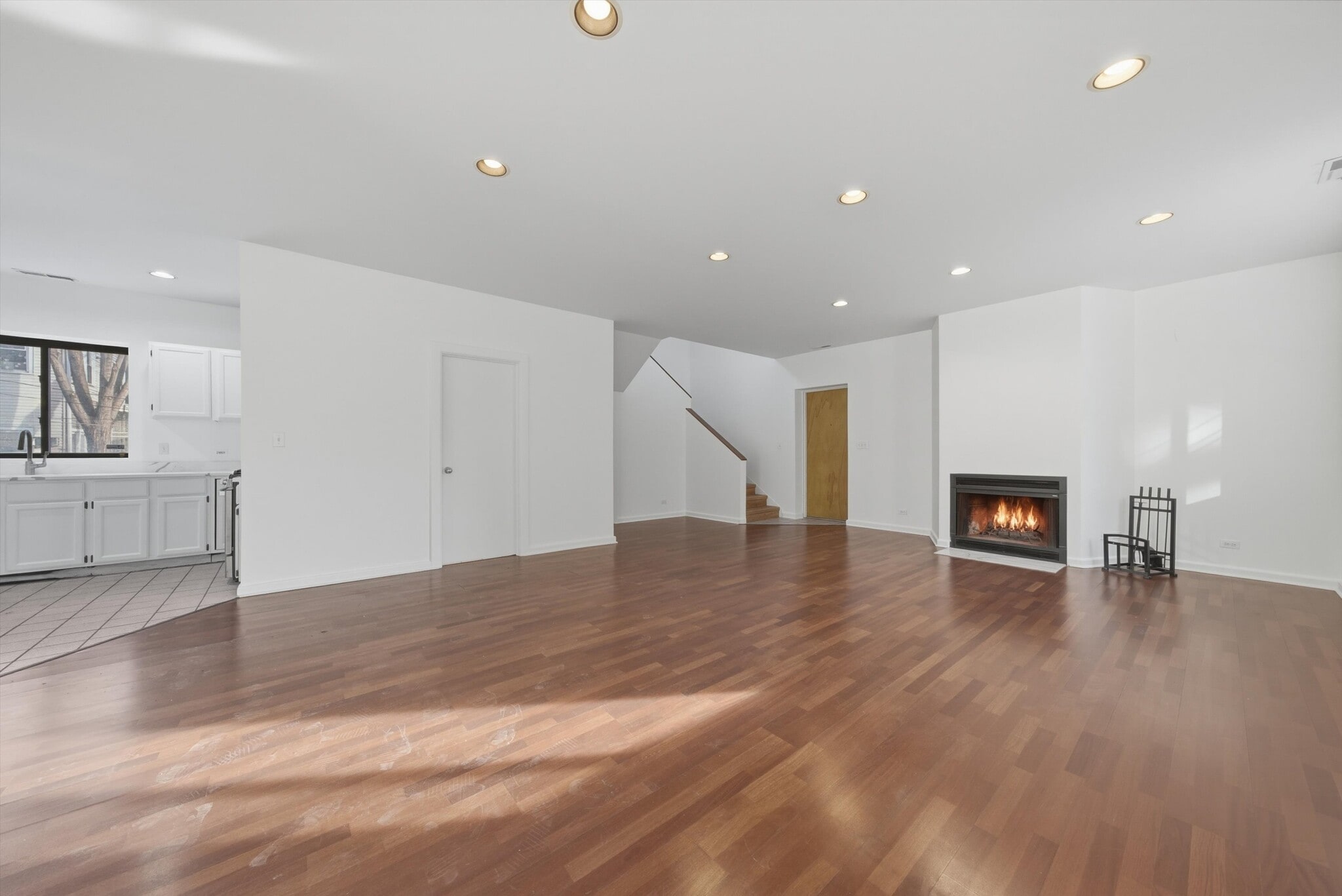 Building Photo - 4537 N Greenview Ave