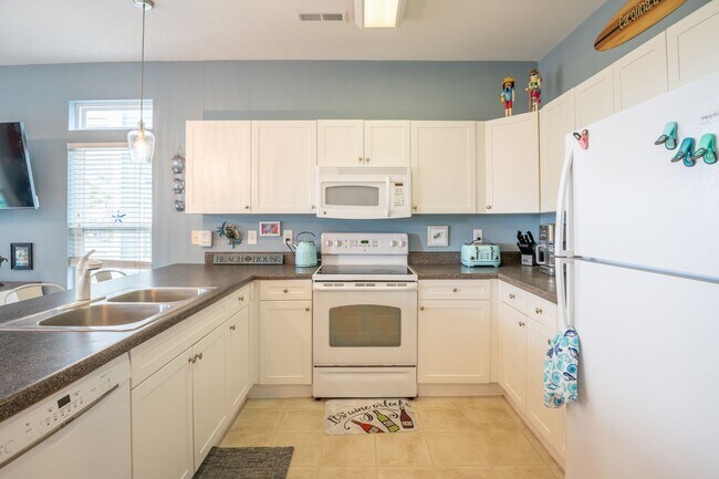 Building Photo - Mellow Yellow @ 1114 Bonito Lane #1