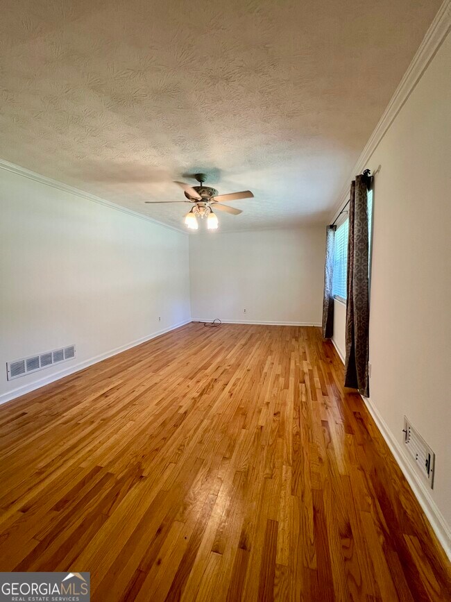Building Photo - 6695 Courtney Dr
