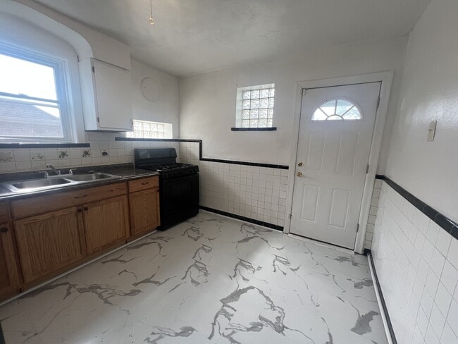 Building Photo - 8955 Mayfield Ct