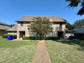 Building Photo - Townhome