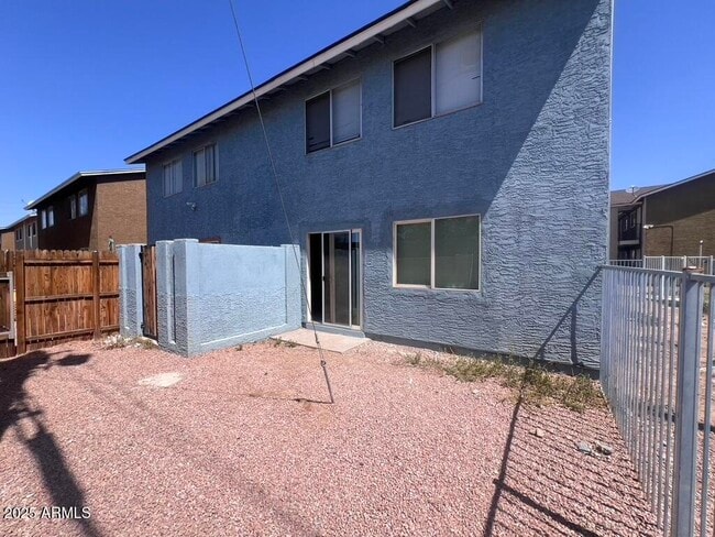 Building Photo - 45 N Phyllis