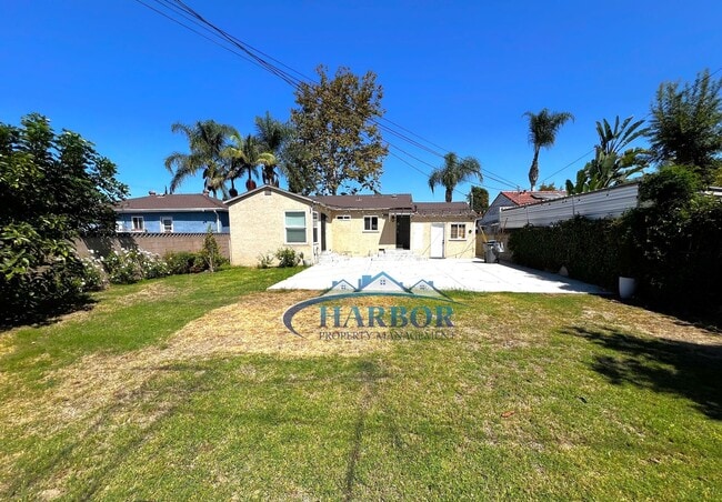 Building Photo - Spacious 3-Bedroom 1.5 Bath with a Large B...