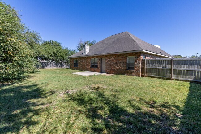 Building Photo - Located near Fairhope Walmart and Aldi!