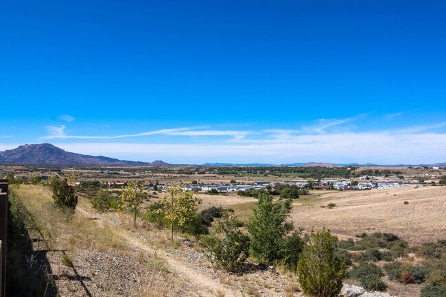 Building Photo - Application Pending- Two Bedroom Plus Den Home in Granite Dells Estates