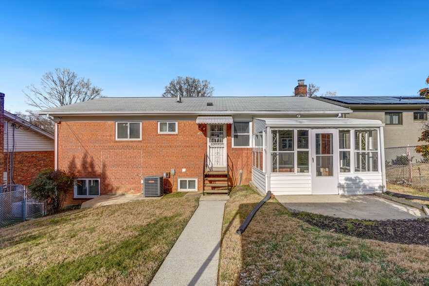 Building Photo - 1446 Roxanna Rd NW