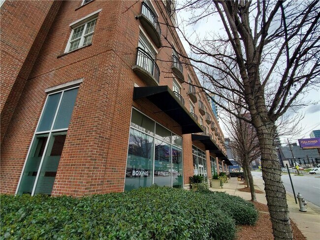 Building Photo - 325 East Paces Ferry Rd NE