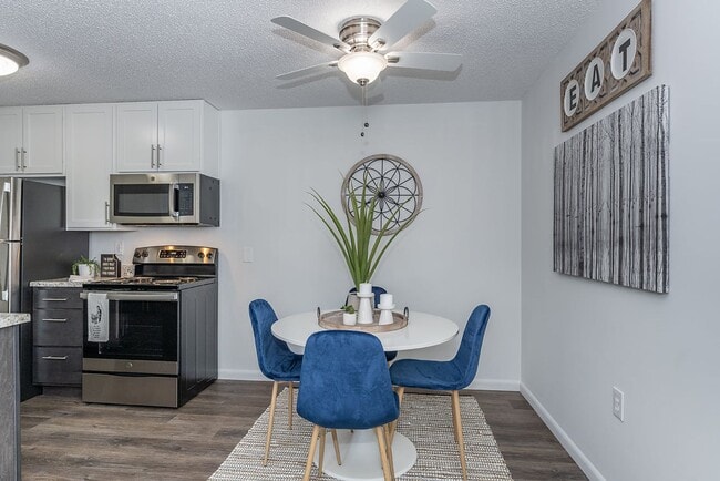 Building Photo - 3970 Laurel Dr