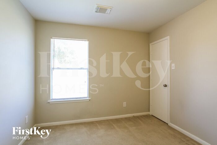 Building Photo - 7318 River Pines Dr