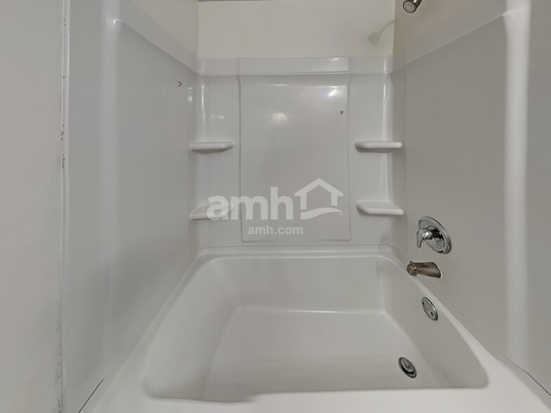 Building Photo - 317 W Willow Creek Dr