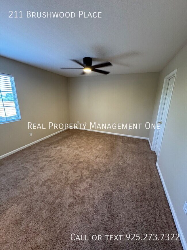 Building Photo - 211 Brushwood Pl