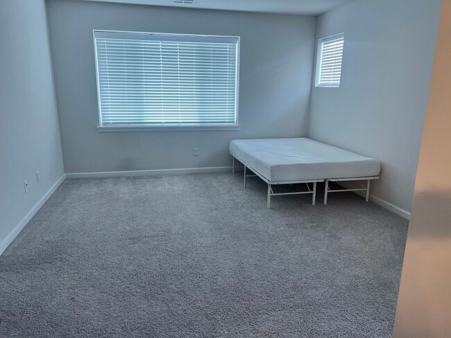 Building Photo - Beautiful Sunridge Townhome in Kent.