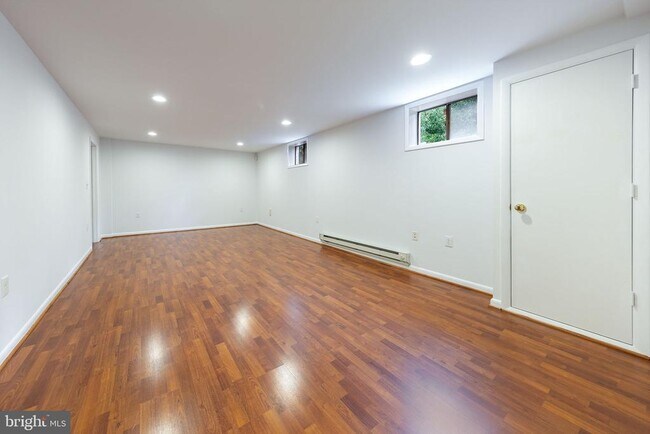 Building Photo - 615 Smallwood Rd