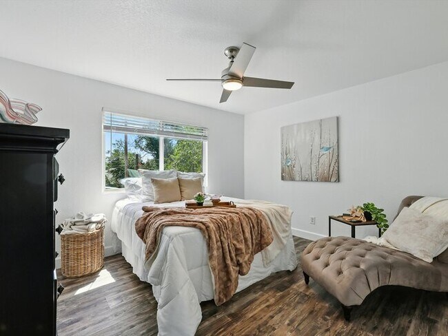 Building Photo - 823 Sequoia Dr