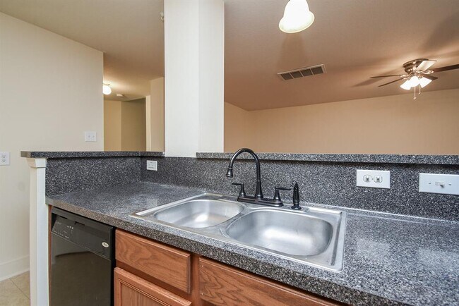 Building Photo - 5726 Silver Oak